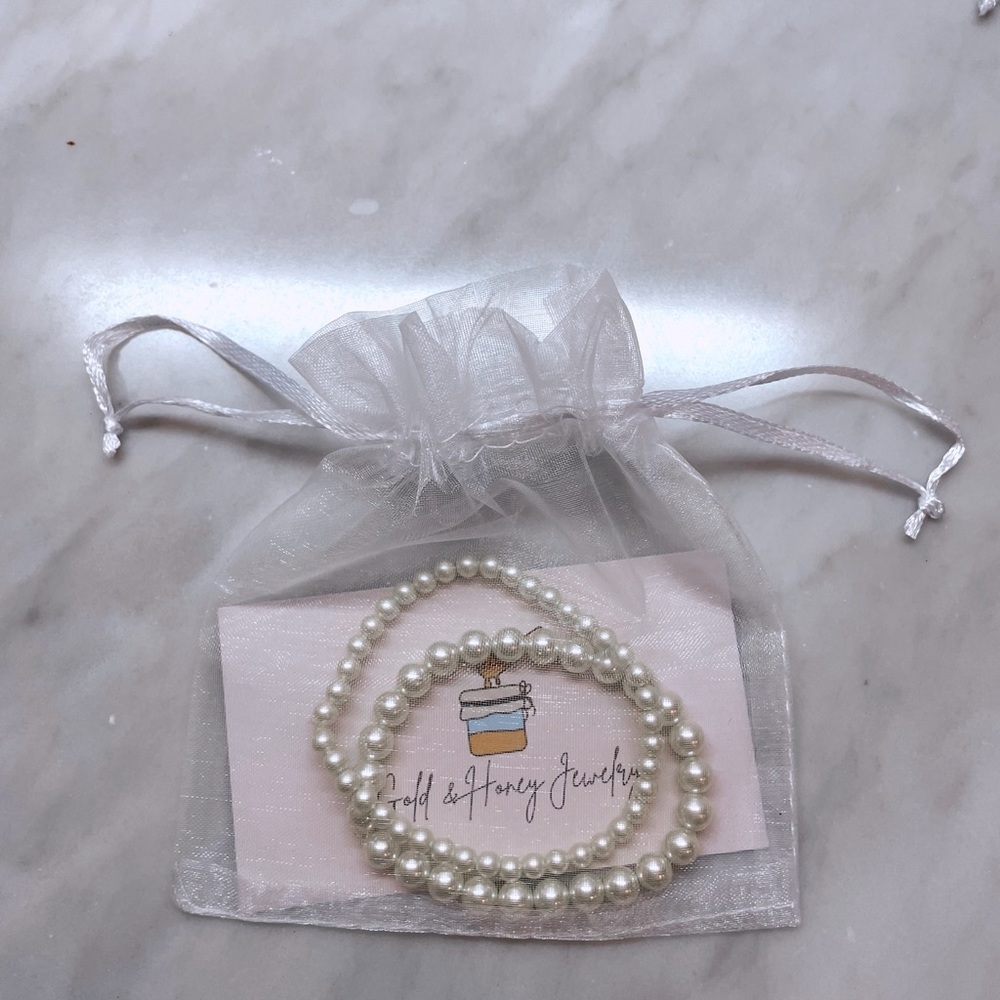 Pearl stackable bracelet from Gold and Honey jewelry - Picture 8 of 9